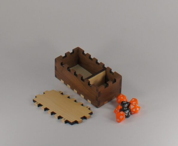 Explorer – Dice Box – Walnut – Maple